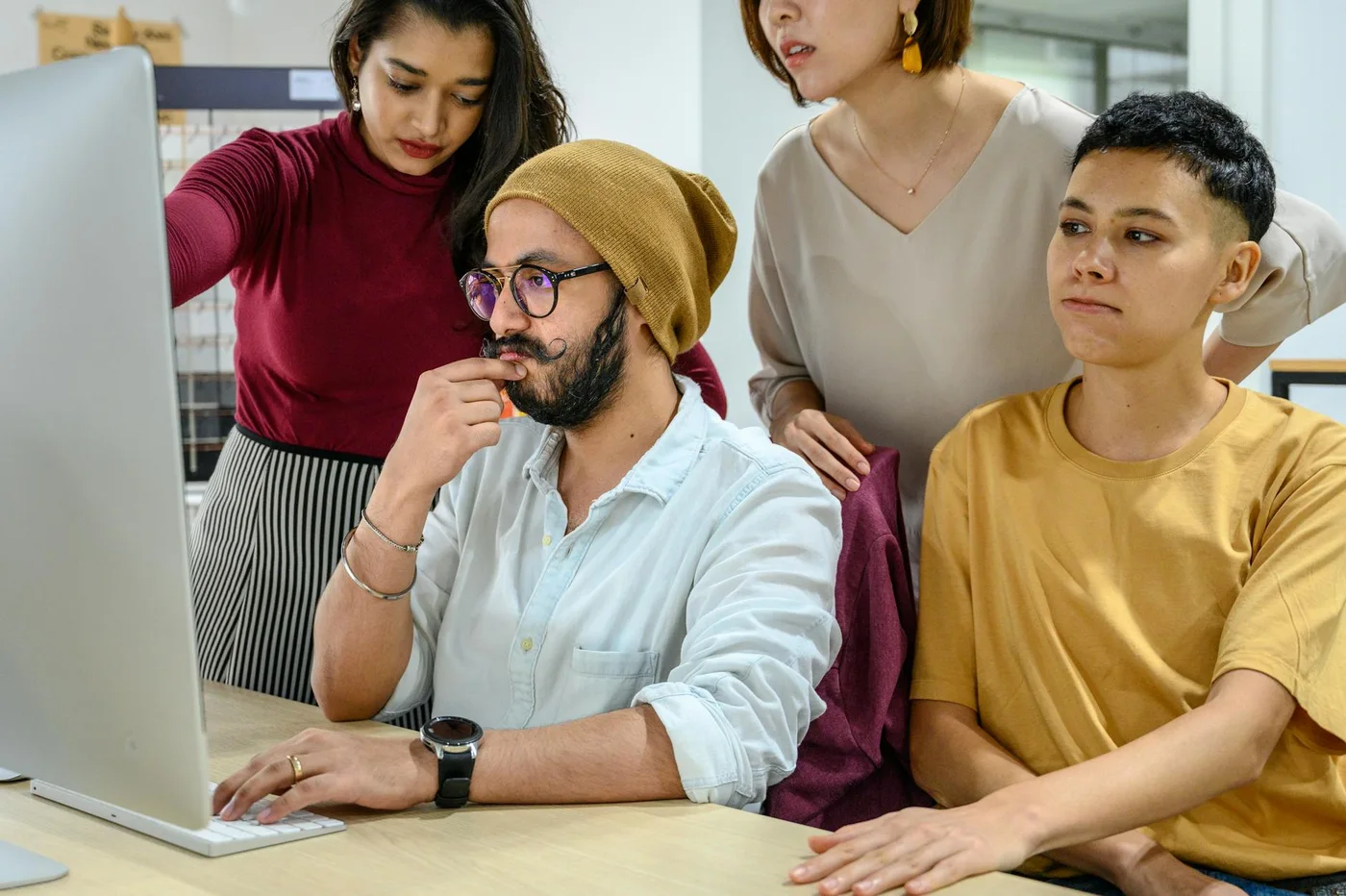 Cómo el Sector Educativo en Colombia Puede Usar Cloudflare Workers para Automatizar Leads en WhatsApp