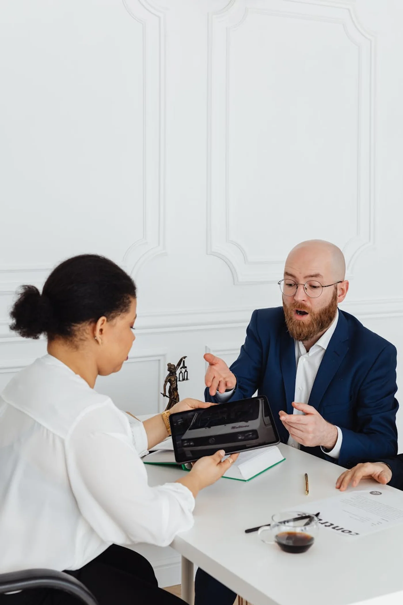 Guía intermedia: Astro para abogados en Tunja conectada a CRM y leads